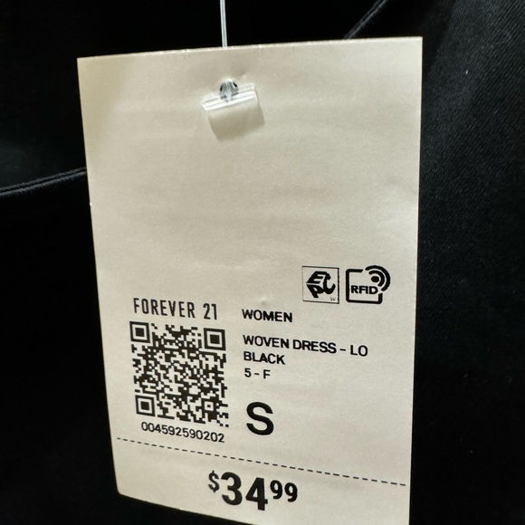 Cutout dress - Picture 3 of 3